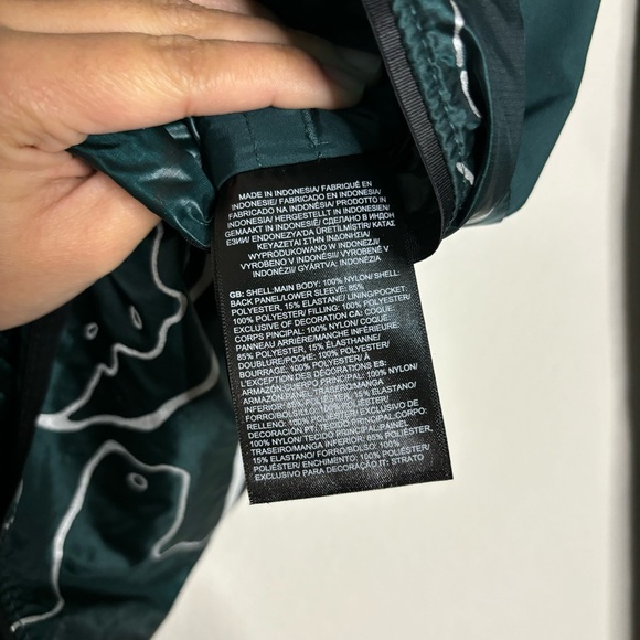 NWT North Face Dark Green Windbreaker - Picture 8 of 8